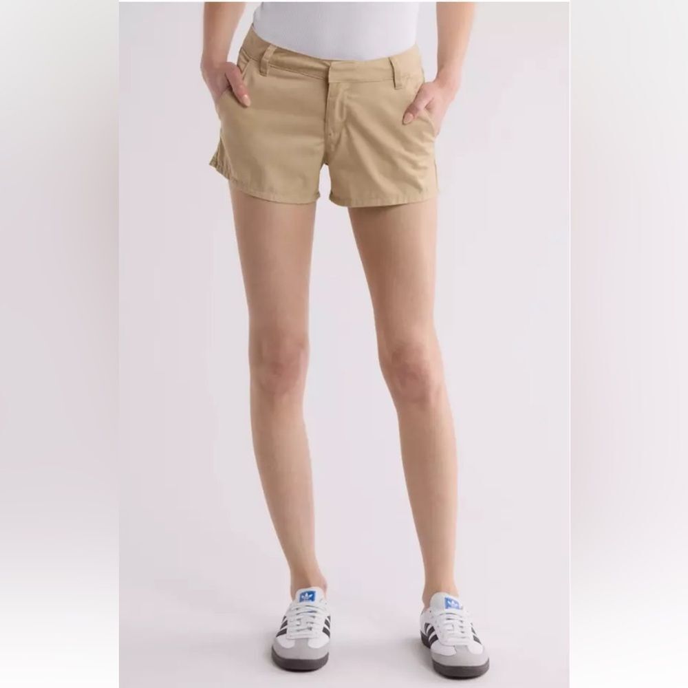 NEW VOLCOM Chino Shorts Womens Size 28 Chickie Short Khaki Tan Flat Front Tan